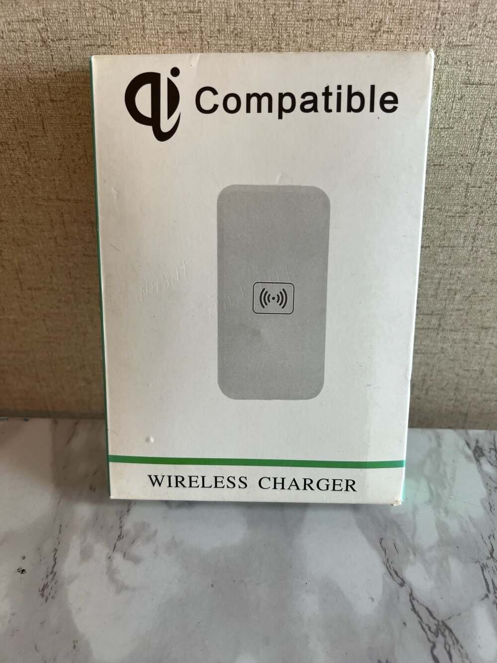 Qi Compatible Wireless Charger Pad Model MC-02A with Charging Receiver
